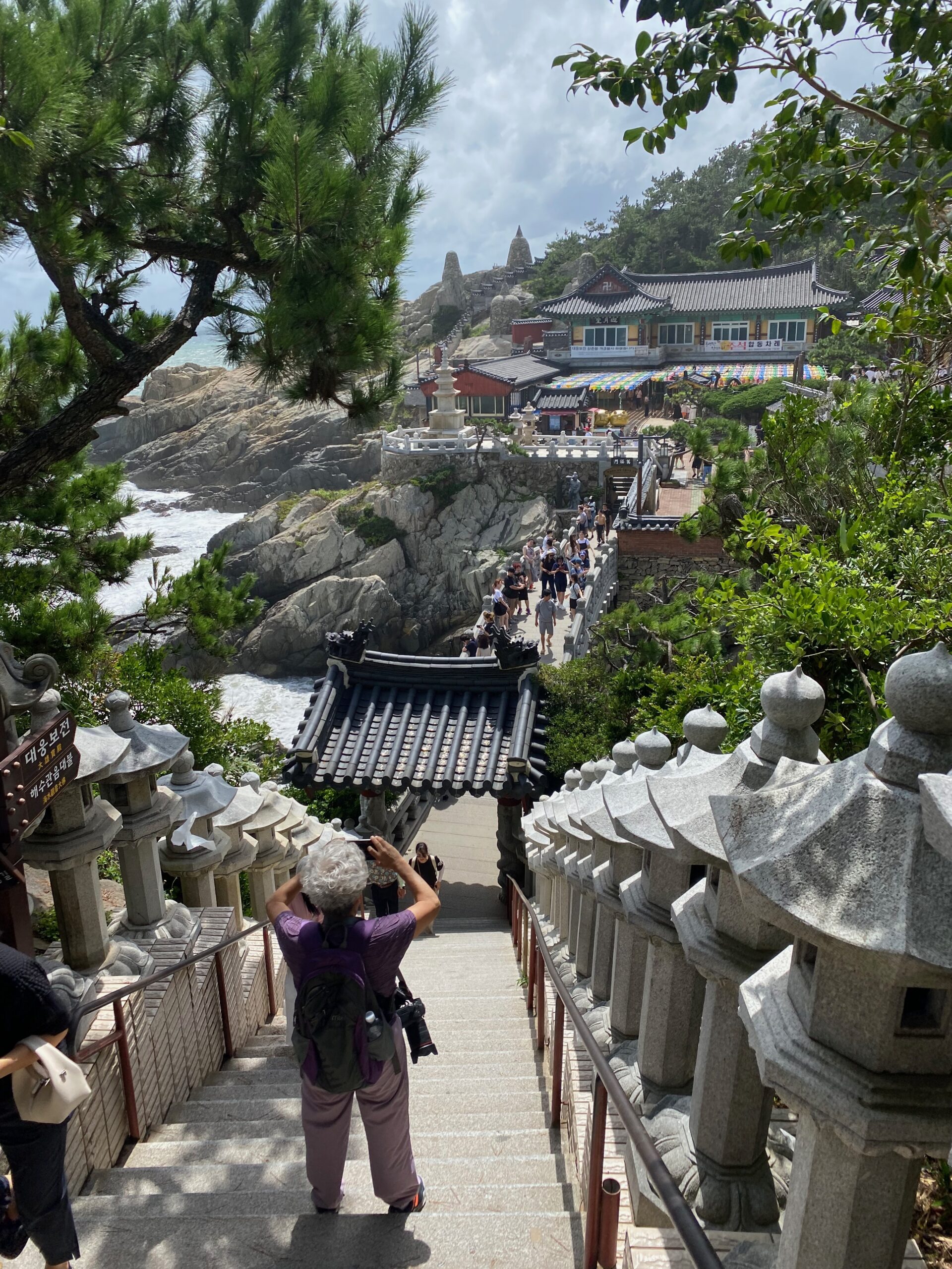 海東龍宮寺の境内と海辺の風景